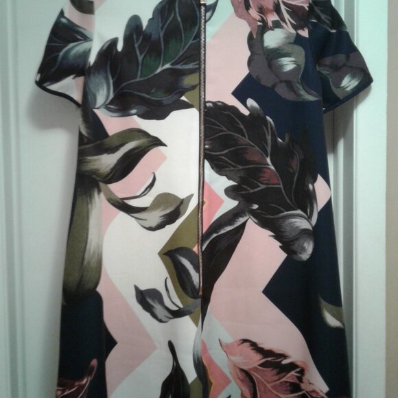 Beautiful staning dress Ted Baker  size meduim , new , not worn . - Picture 6 of 6
